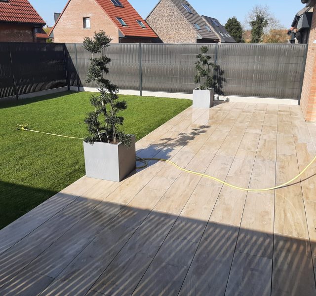 clôture rigide occultation composite terrasse dalle céramique imitation bois